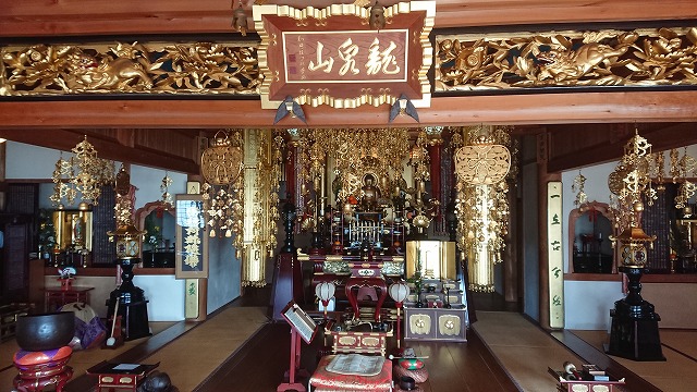 本堂内部
